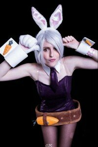 Cosplay: Bunny Girl Riven and her Carrot 